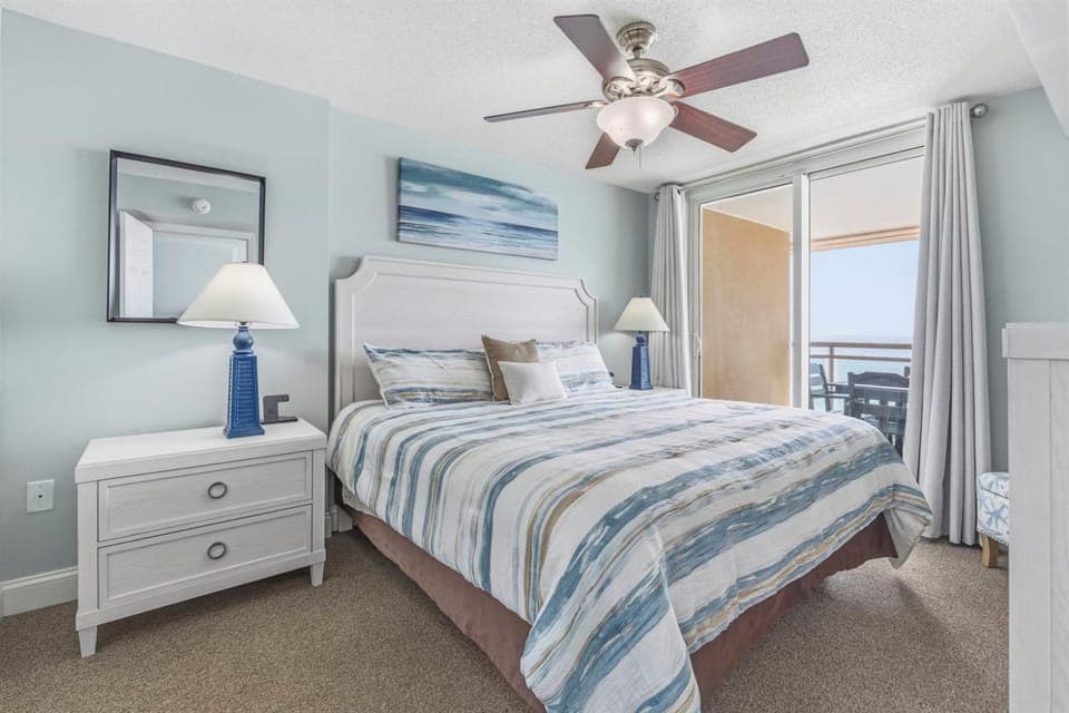Luxury 3BR Oceanfront Penthouse w Lazy River Apartment hotel in North Myrtle Beach