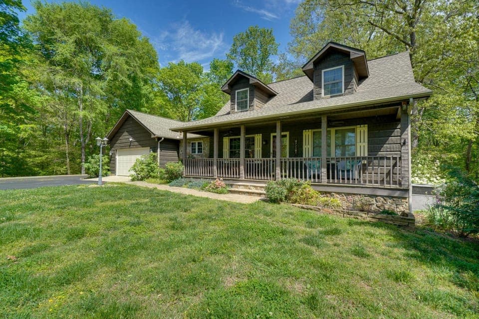 Wooded 'Sanctuary' Near Dale Hollow Lake & Marina House in Tennessee