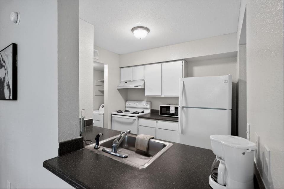 Cozy Nashville retreat near airport & hotspots Apartment in Cloverhill