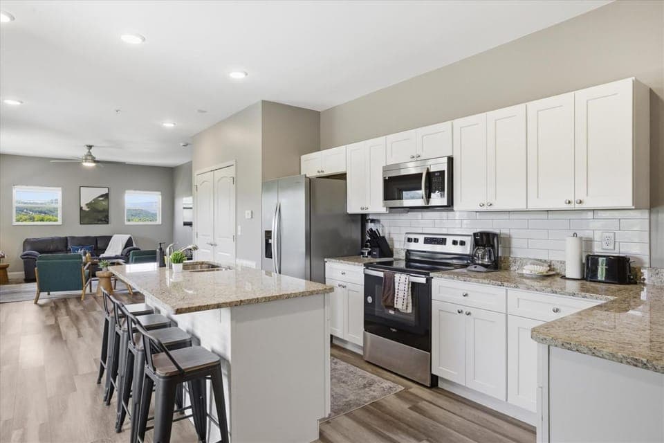 Serenity Ridge Clubhouse Unit 6- Big GroupsPool Apartment in Pigeon Forge