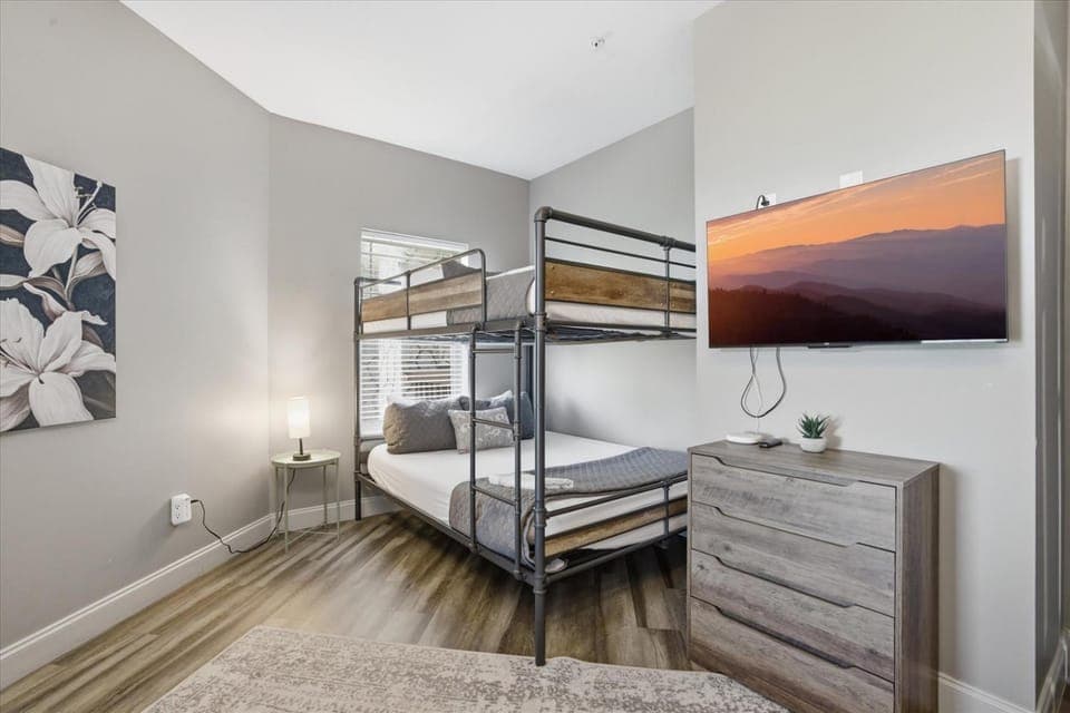 Serenity Ridge Clubhouse Unit 6- Big GroupsPool Apartment in Pigeon Forge