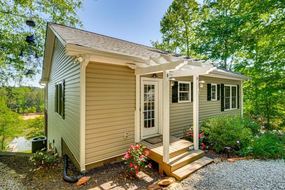 Home on Lake Hartwell! Dock, Decks & Endless Fun House in Lake Hartwell