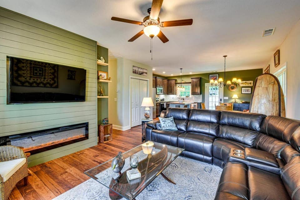 Home on Lake Hartwell! Dock, Decks & Endless Fun House in Lake Hartwell