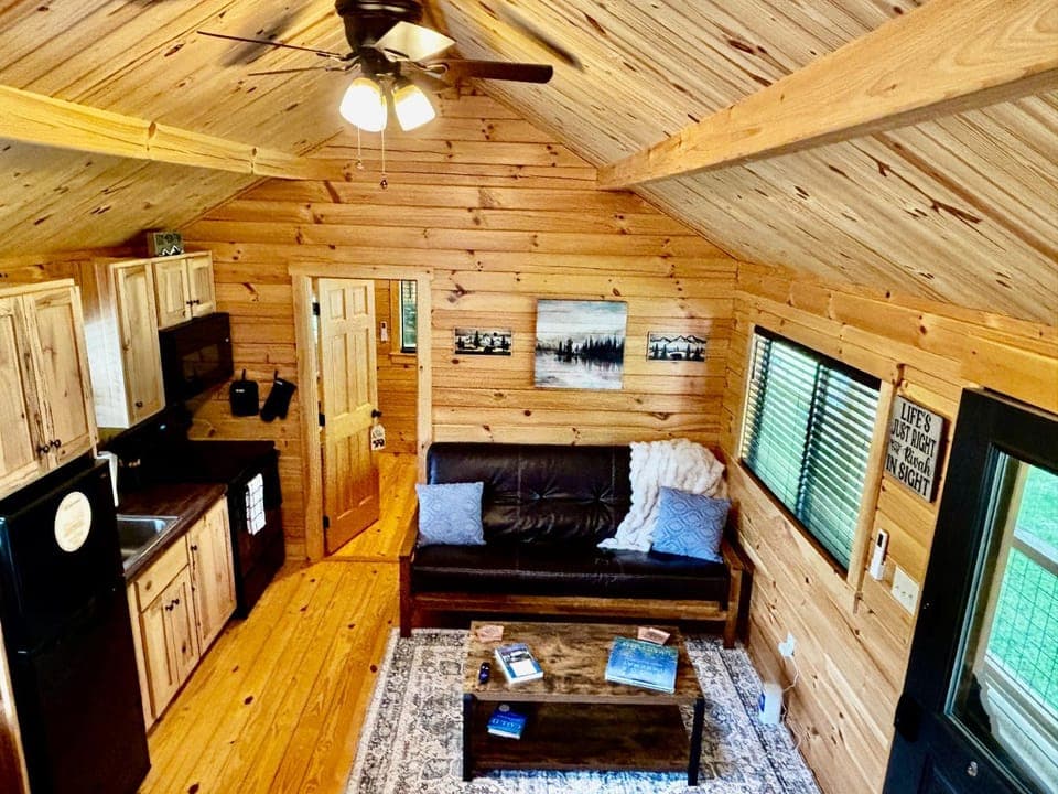 Pigeon Ridge Perch House in East Fork