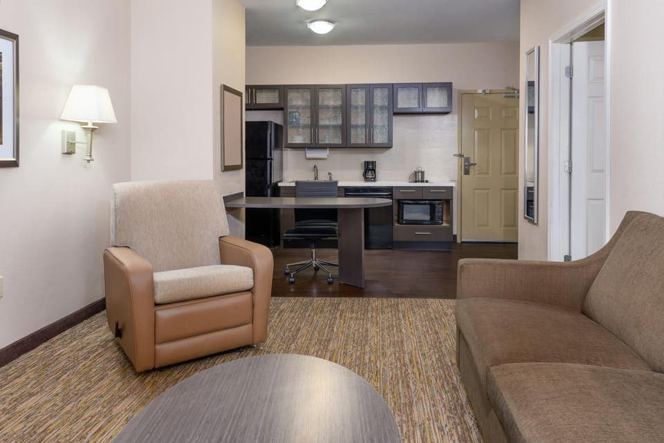 Kitchen or kitchenette, Living room, Seating area, Dining area