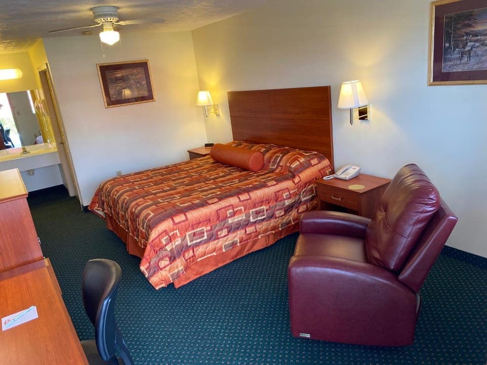Bed, Photo of the whole room, Seating area, Bedroom, fireplace, heating, air conditioner