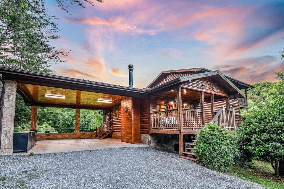 The Ranch Cabin in Great Smoky Mountain Cabin in Sevier County