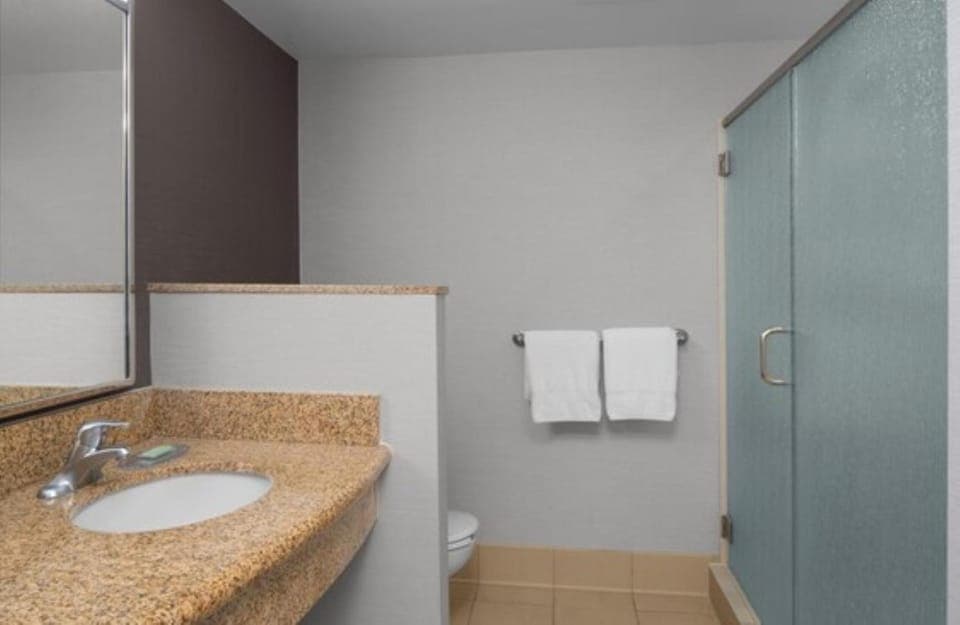 Shower, Bathroom, towels