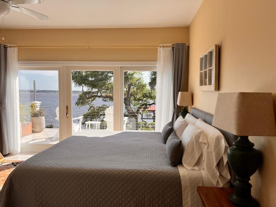 Bed, Photo of the whole room, Bedroom, fireplace