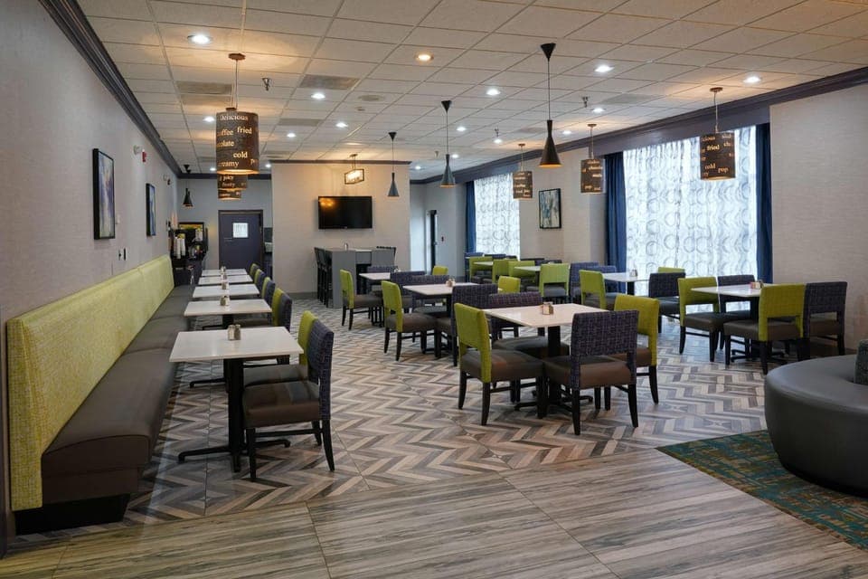 Restaurant/places to eat, Dining area, On site, Breakfast