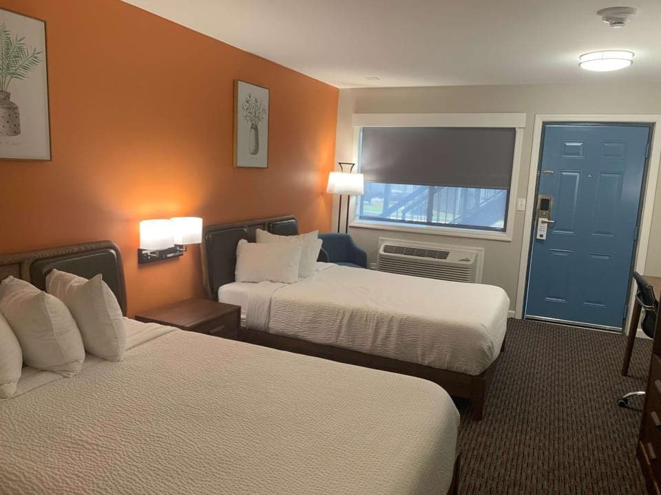 Bed, Photo of the whole room, Bedroom, On site