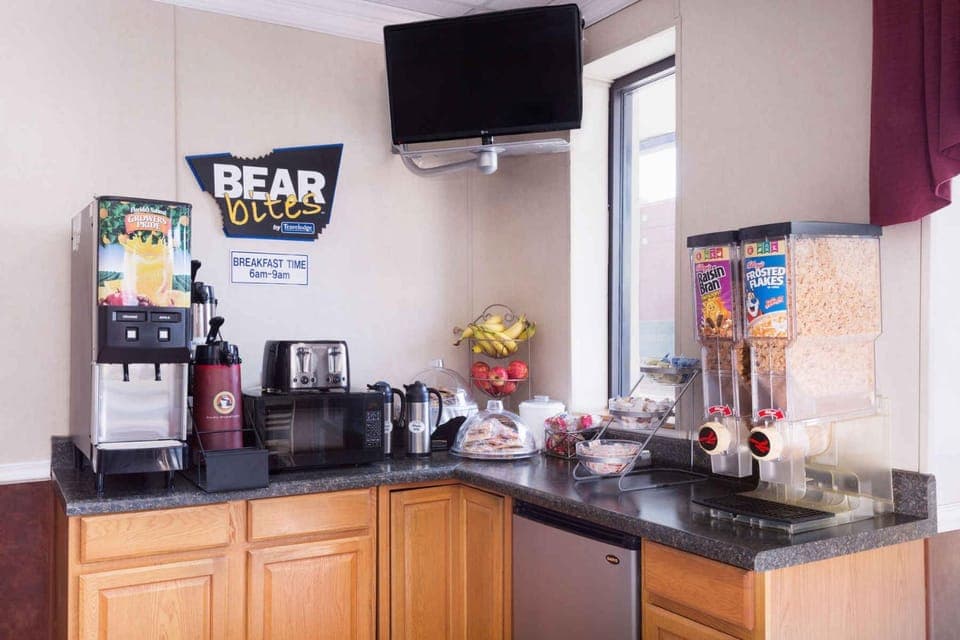 Coffee/tea facilities, Food and drinks, Food, Continental breakfast