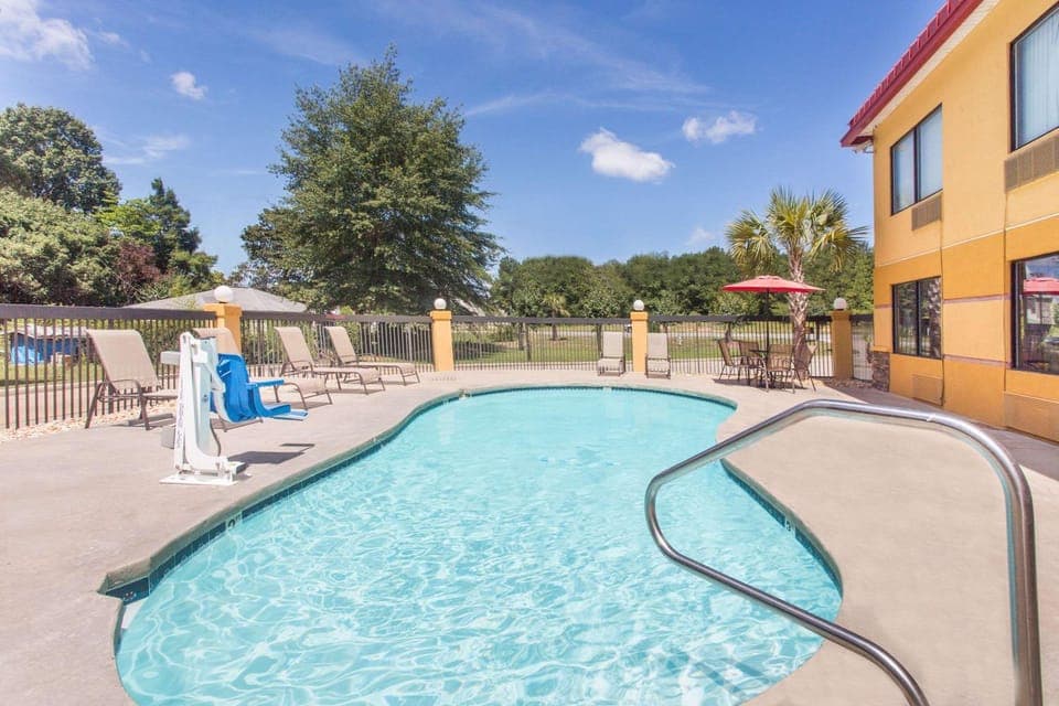 On site, Pool view, Swimming pool, Swimming pool