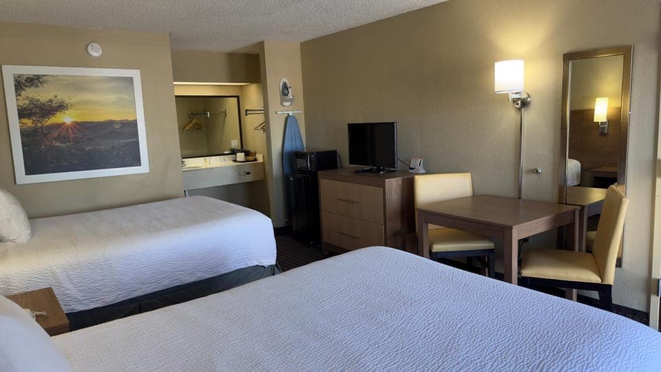 Bed, TV and multimedia, Photo of the whole room, Bedroom, hair dresser