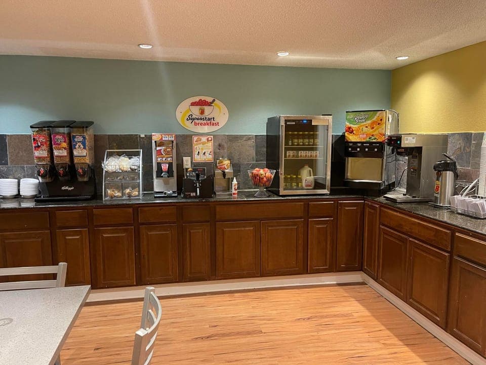 Coffee/tea facilities, Food