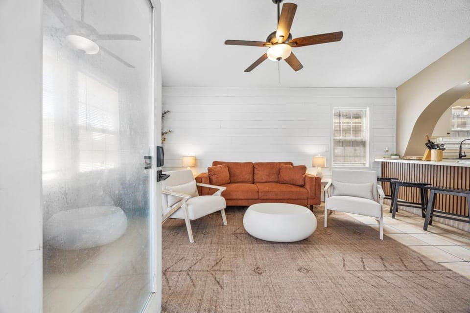 Living room, Seating area