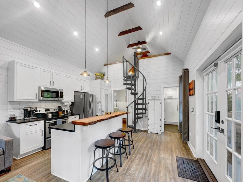Cozy Island Cottage Bed and Breakfast in James Island
