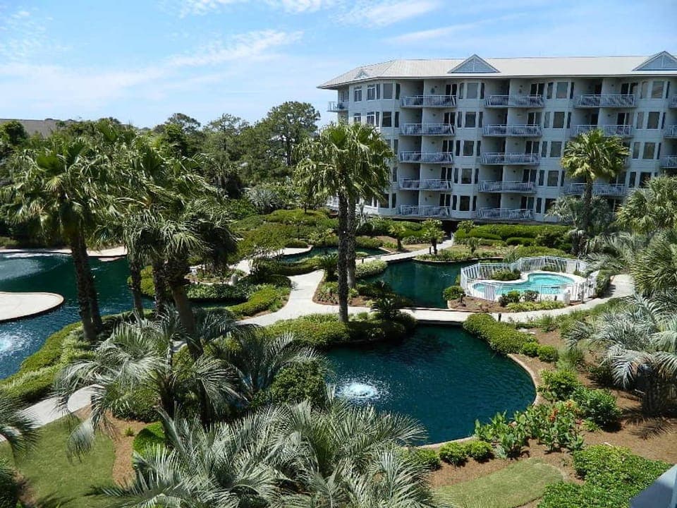 Updated Granite Stainless Steel New Tile Bikes & Beach Gear included House in North Forest Beach