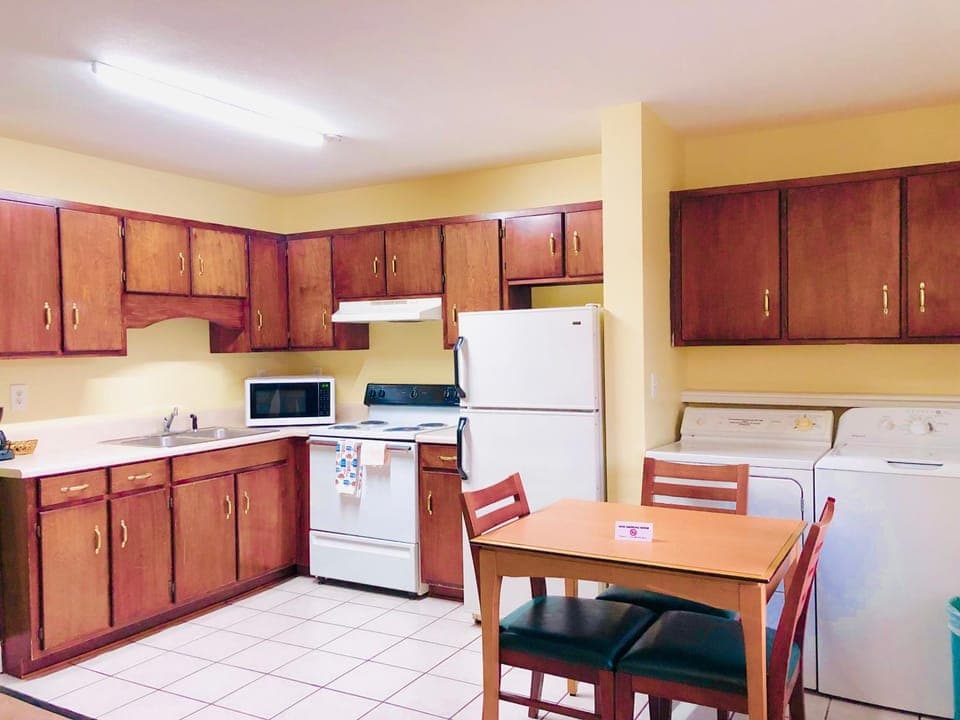 Classic Suites - Cleveland Motel in Cleveland