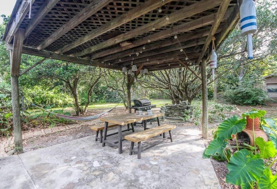 Hip Island House House in James Island