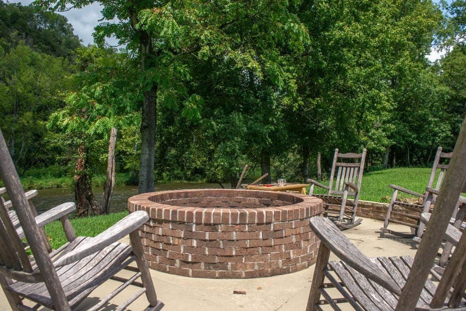Pool + Riverfront! Couples Retreat in Smoky Mtns Apartment in Sevier County