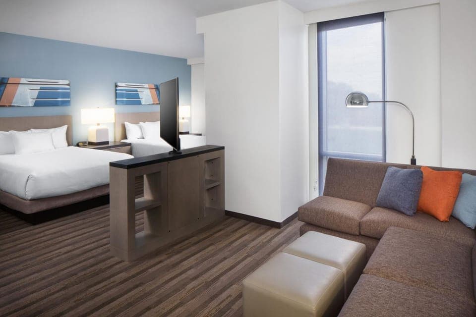 Bed, Photo of the whole room, Seating area