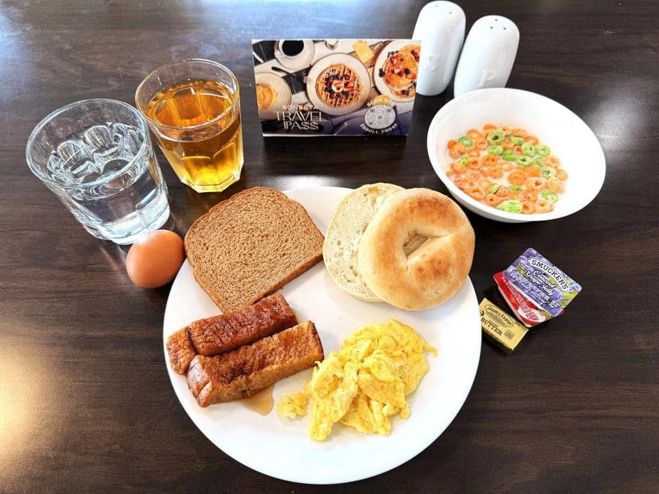 Coffee/tea facilities, Food and drinks, Breakfast