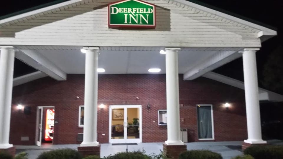 Facade/entrance, Night, Property logo or sign