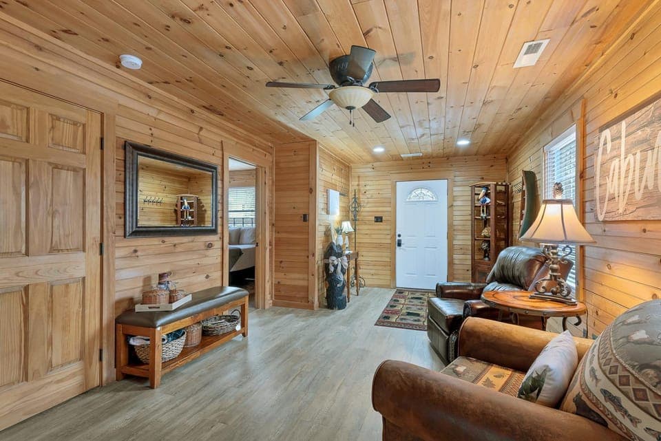 Getaway on Little River Chalet in Great Smoky Mountains