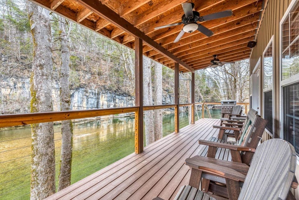 Getaway on Little River Chalet in Great Smoky Mountains