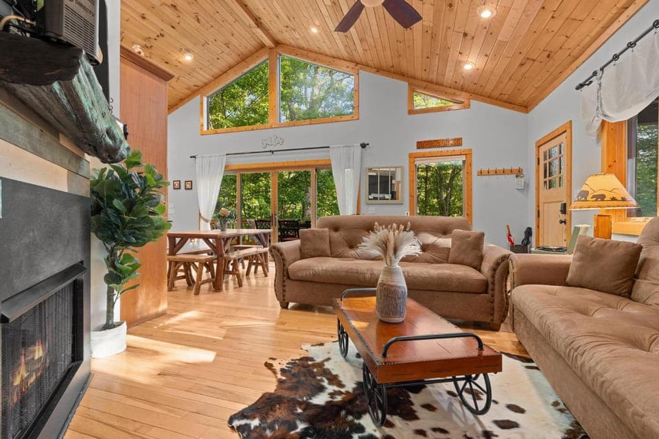 Luxury Cabin Mins to Highlands Cabin in Tennessee