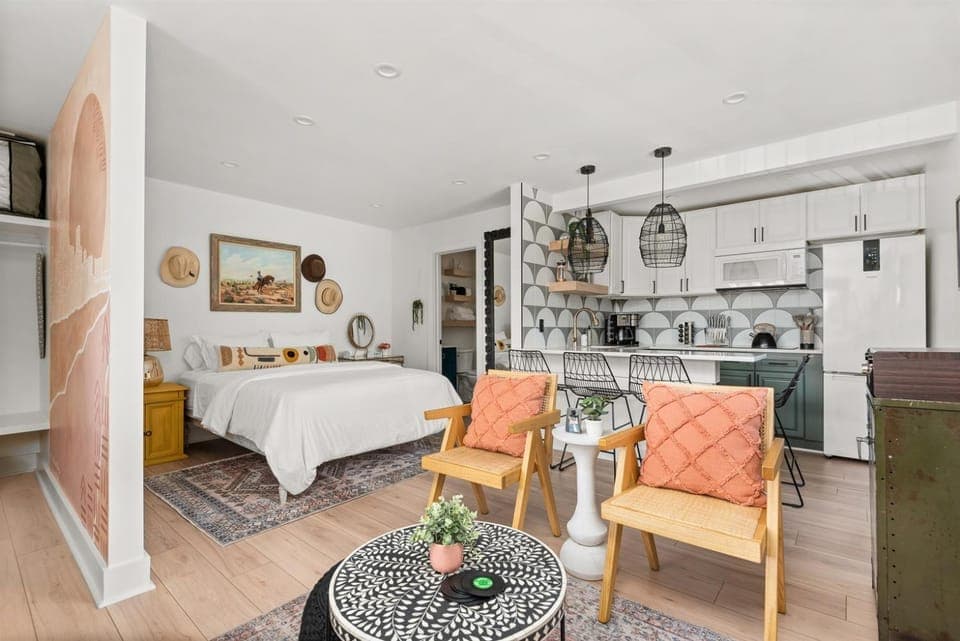 Cowboy Chic Studio with Pool Near 12 South & 25 Miles to Downtown Nashville Apartment in Berry Hill