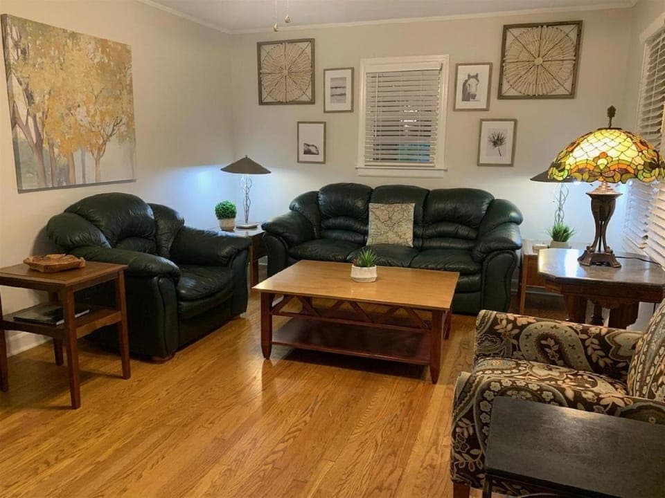 Bike Path Getaway in Town · On bike path, NEW KITCHEN,walk to St House in Brevard