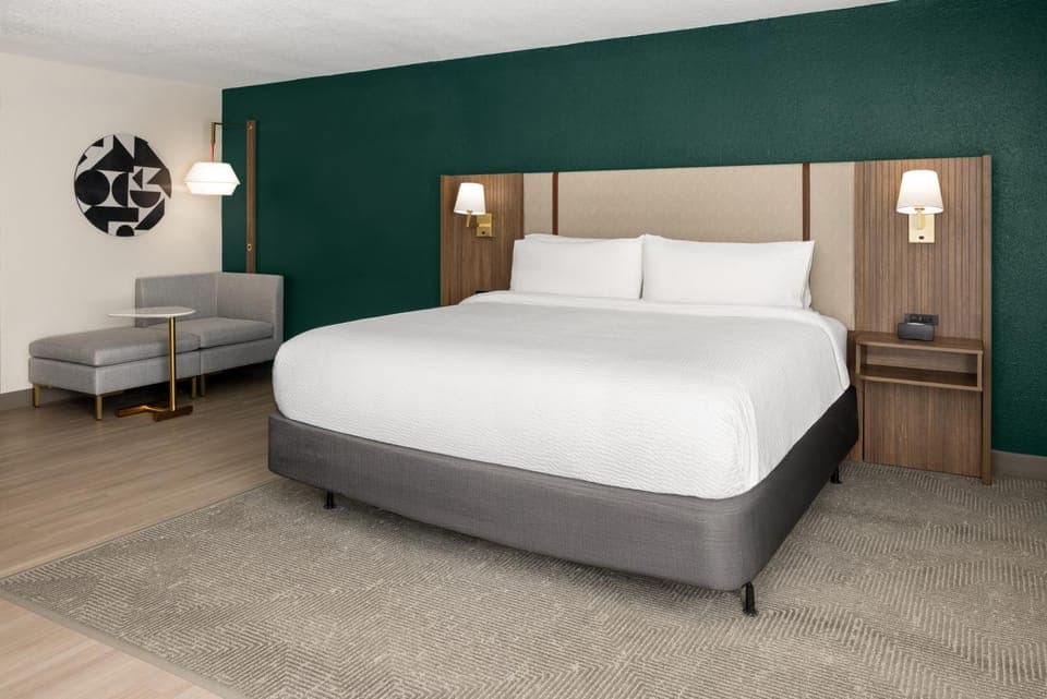 Bed, Seating area