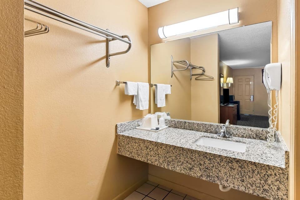 Shower, Bathroom, towels