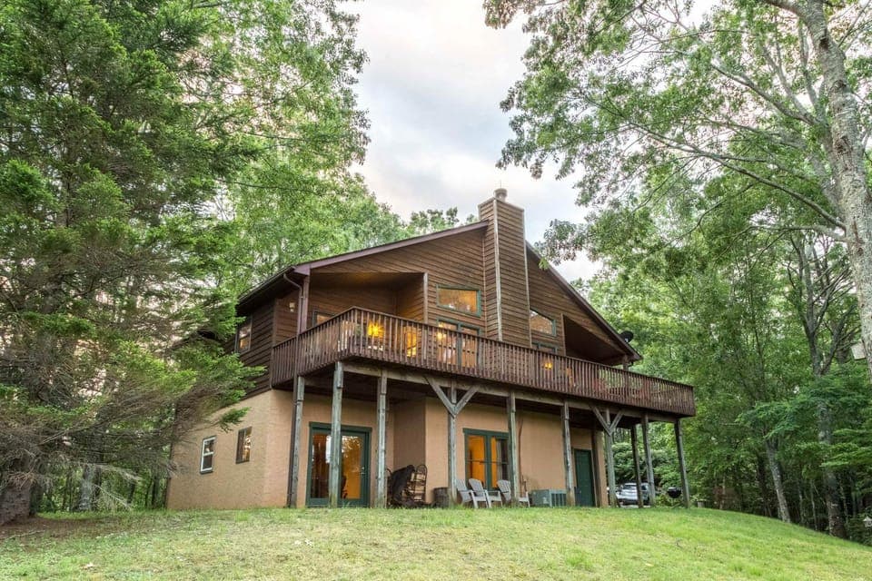 3 Bed 3 Bath Vacation home in Sylva House in Swain County