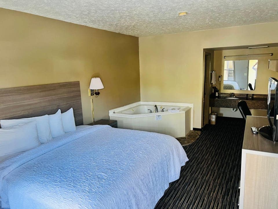 Alpine Valley Inn Inn in Helen