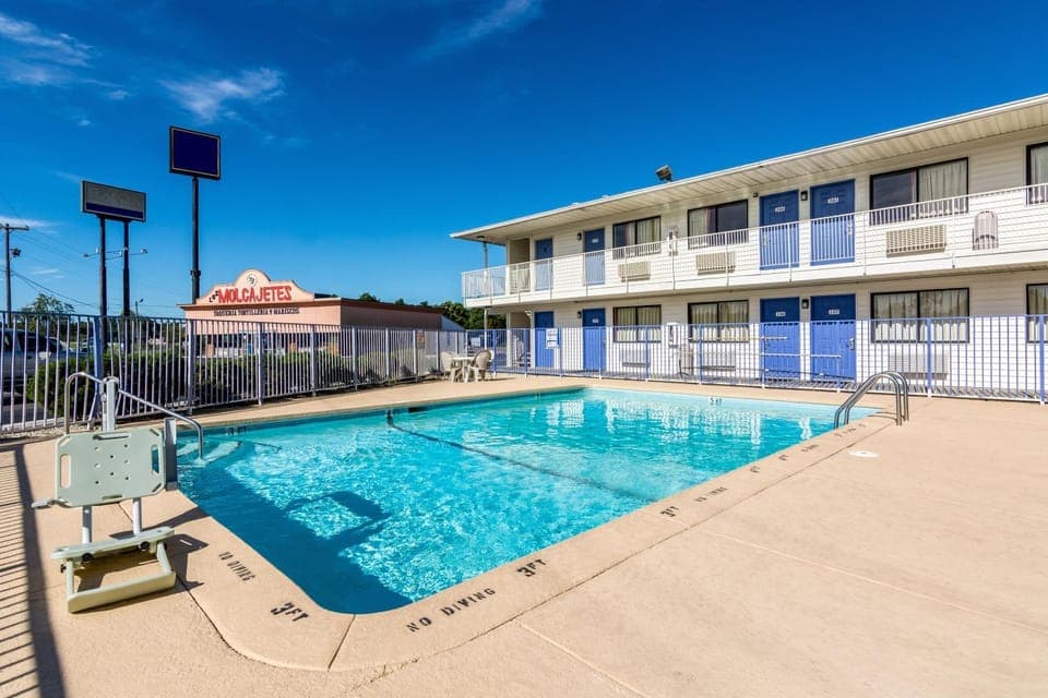 Swimming pool