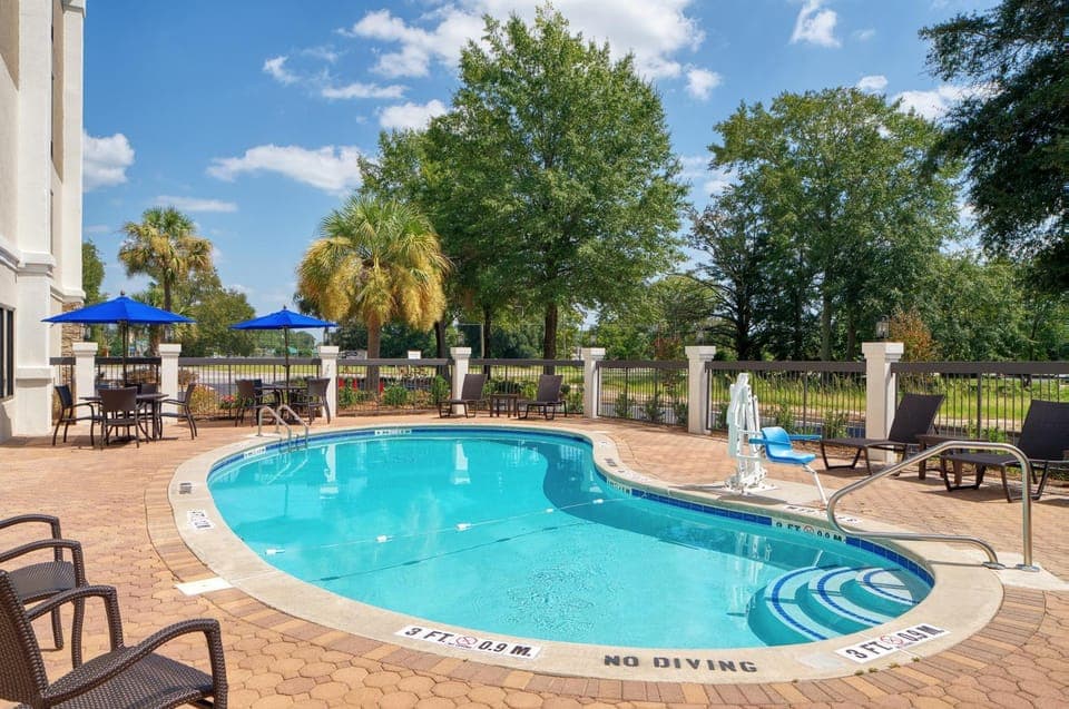 Swimming pool