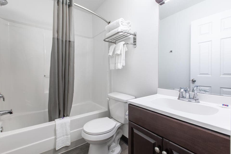 Shower, Toilet, Bathroom, Bath, towels