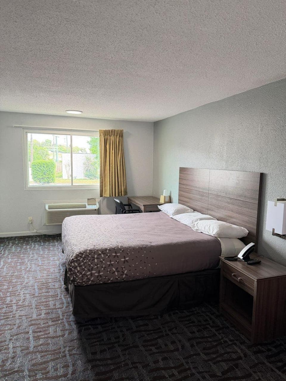 Regency Inn & Suites Inn in East Nashville