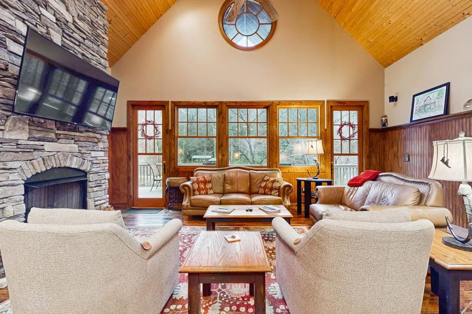 Tuckaway Retreat House in Swain County