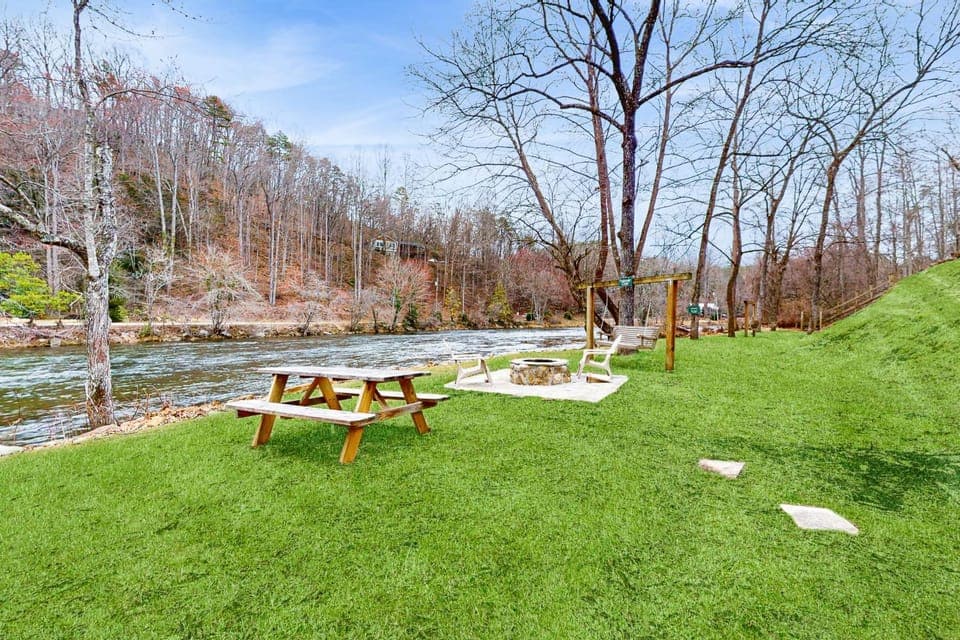 Tuckaway Retreat House in Swain County