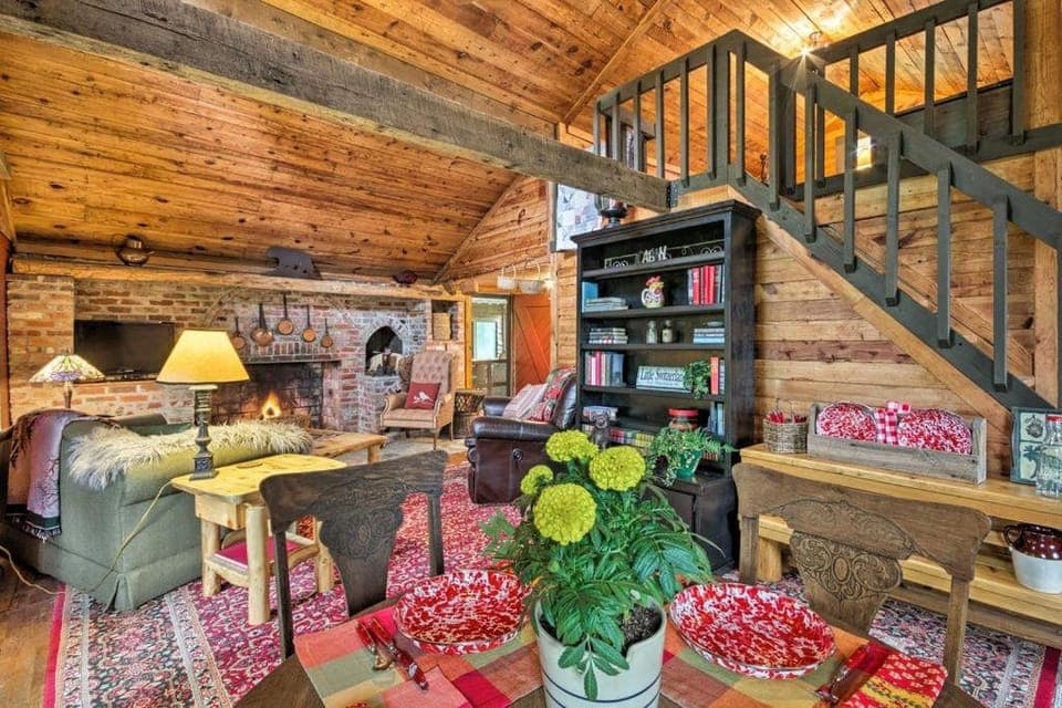 Ginny's Cabin Cabin in Mitchell County