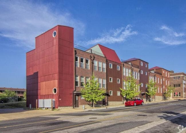 3 blocks to Beale, 4B 6B, Garage, Roof Top Deck, Hot Tub, View, Sleeps 18 Villa in Memphis