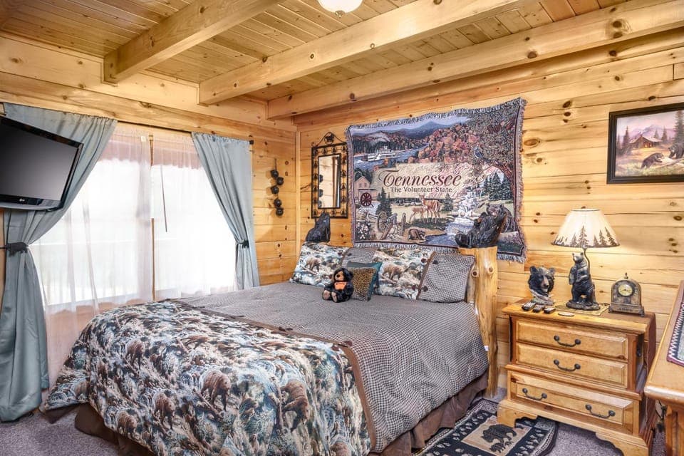 Deer Run, Free Attraction Tickets, Hot Tub, WIFI, Resort Playground, Near Dollywood!!! Chalet in Sevierville
