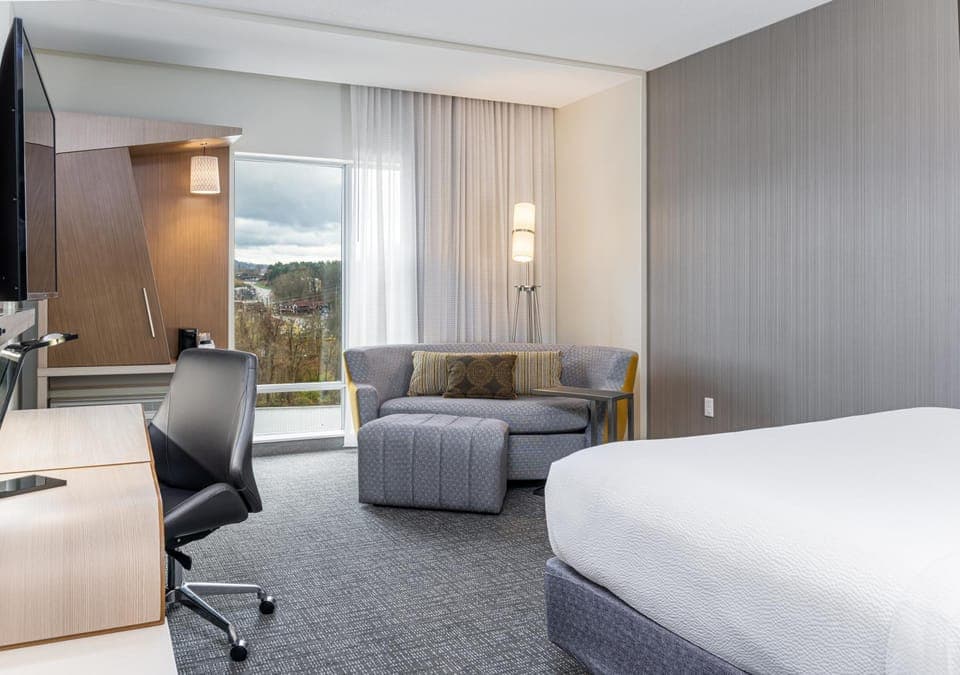 Bedroom, City view
