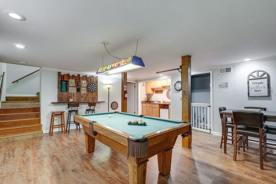 Family-Friendly Riverhouse: Fishing & Hot Tub House in Elizabethton