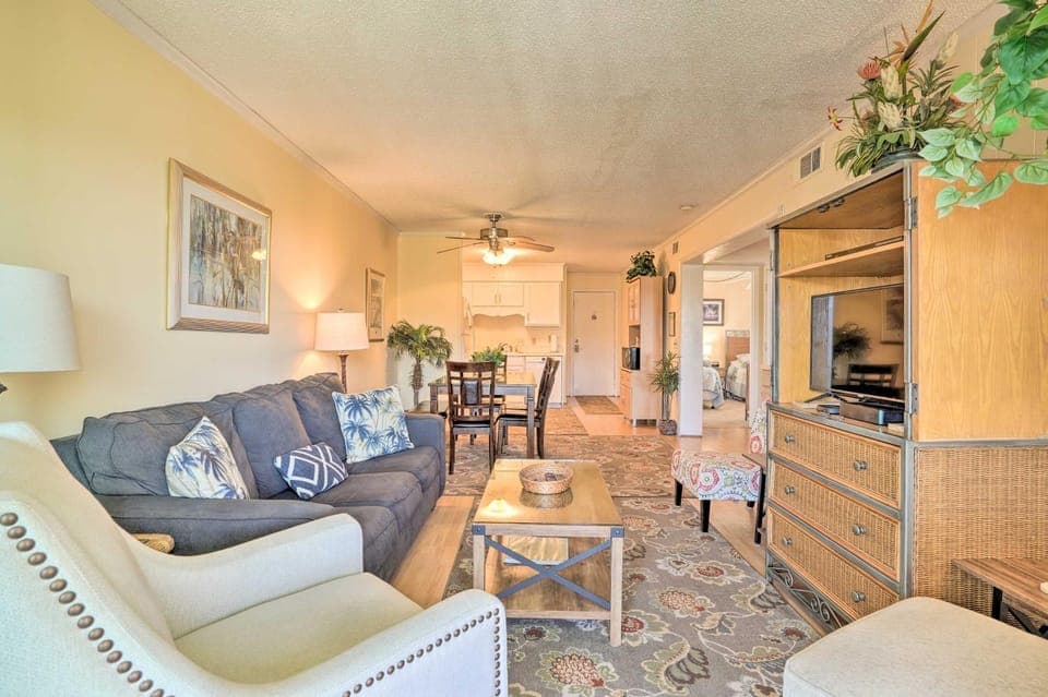 Walk to Beach! Isle of Palms Condo w/ Pool Access House in Isle of Palms