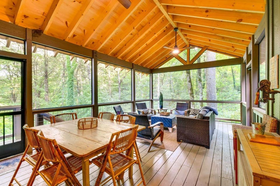 Tranquil Highlands Cottage w/ Fire Pit & Stream! House in Highlands